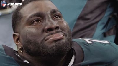 Eagles’ Mekhi Becton Was in Tears as He Sat With His Son After Winning the Super Bowl