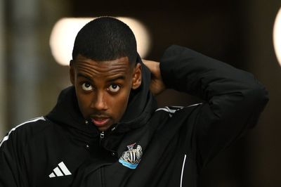 Alexander Isak deserves 'bigger and better' than Arsenal... like Liverpool or Man City