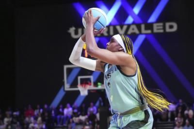 Aaliyah Edwards Upsets Breanna Stewart In Unrivaled 1-On-1 Tournament