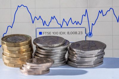 FTSE 100 nudges up despite Trump steel tariffs