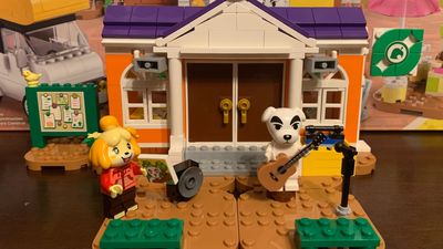 Lego K.K.'s Concert at the Plaza (77052) review: "You are likely to be disappointed"