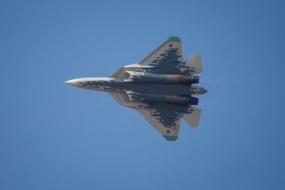 What is the Su-57 stealth fighter jet Russia is offering to India?