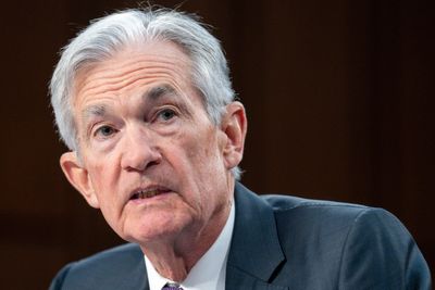 Powell says Trump's comments won't affect interest rate decisions by the Fed