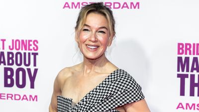 Renée Zellweger's unexpectedly chic way to wear houndstooth has us wanting to add the print to our wardrobe ASAP