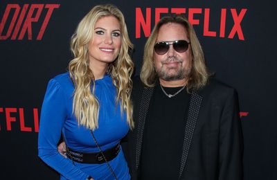 Vince Neil's girlfriend saved by pilot's last actions