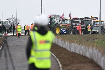 Starmer forced to abandon visit to building site after tractor-driving farmers protest with musical horns
