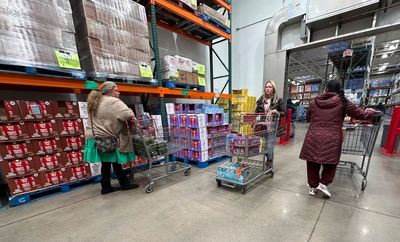 U.S. wholesale prices rose 0.4% in December, hotter than expected