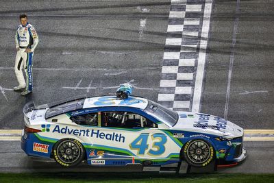 A wild ending for the Daytona 500's Duel #2 as Cindric gets the win