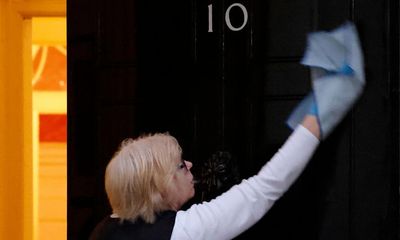 No 10 cleaning and catering staff to begin month-long strike over pay