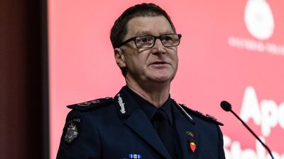 Pressure on police chief after no-confidence vote