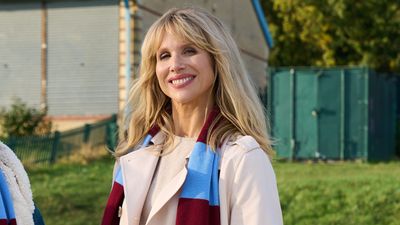 Lucy Punch's Amandaland outfits have been sensational and her trench coat is a spring must-have