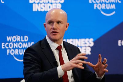 Coinbase posts near-record results, but stock slumps on concern over temporary ‘Trump bump‘