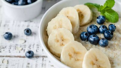 Blueberry vs banana: Which is healthier?