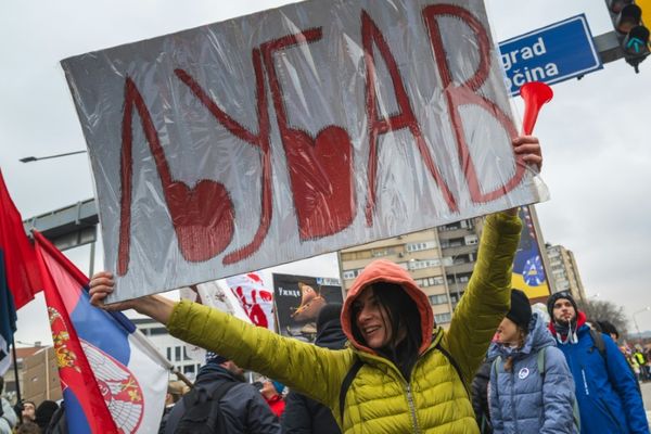 Thousands Mark Serbian Statehood Day With Anti-corruption Protest