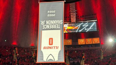 Illinois Accidentally Unveils Upside-Down Banner for Terrence Shannon Jr. Jersey Retirement