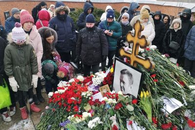 'Very Personal': Hundreds Flock To Navalny Grave On Death Anniversary