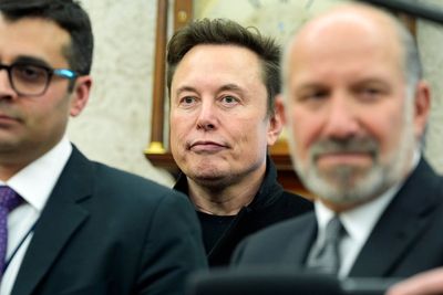 Royal Society to hold meeting after being urged to expel Elon Musk