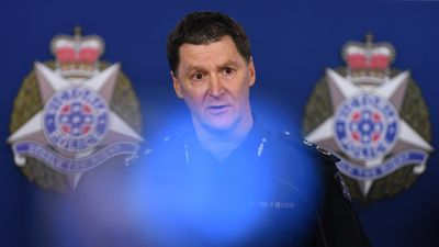 Premier stands by police minister after top cop fiasco