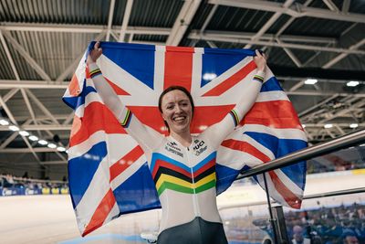 Anna Morris breaks world record twice to claim individual pursuit European title