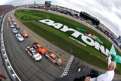 Rain puts a pause on 2025 Daytona 500 just after green flag