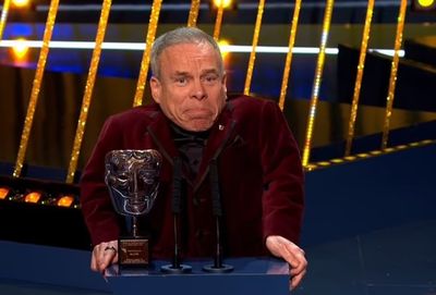 Warwick Davis leaves viewers in tears as he dedicates Bafta film fellowship award to late wife