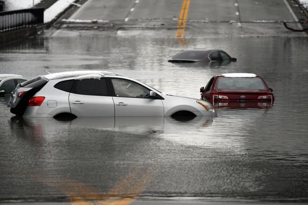 At least 9 dead, including 8 in Kentucky, as winter storms batter the US