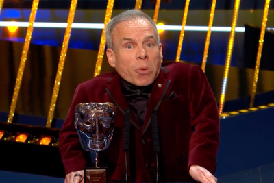 Warwick Davis fights back tears while dedicating Bafta award to late wife