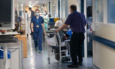 Most NHS users in England affected by dysfunctional admin, report finds