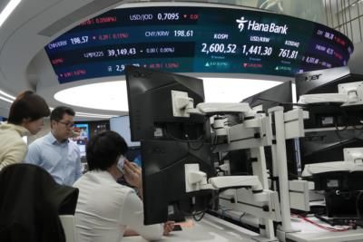 Global Shares Mixed As Investors Monitor Economic Data