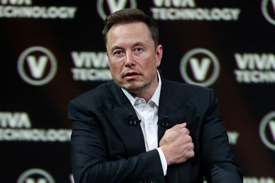 Musk: "60 Minutes" team deserve jail