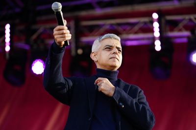 Sadiq Khan ignores call to earmark funding for legal challenge against Heathrow expansion