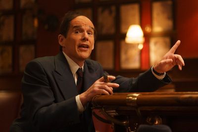 Blue Moon review – Ethan Hawke is a Broadway lyricist in this witty if stagey drama