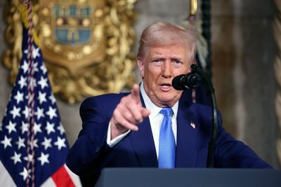 Trump threatens 25% tax on cars, microchips and drugs starting in April
