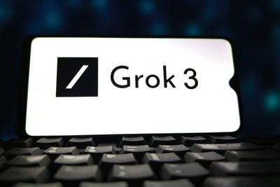 How Grok 3 Chatbot Stack Up Against OpenAI, DeepSeek As Elon Musk Raves 'Scary Smart' AI