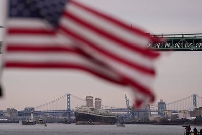 Historic ocean liner departs Philadelphia on voyage to become the world's largest artificial reef