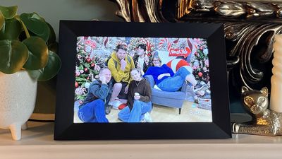 Aeezo Portrait 10.1-inch digital photo frame review: cheap but surprisingly cheerful