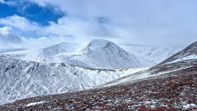 "They were in the wrong place at the wrong time" – watch the dramatic helicopter rescue of mountaineers injured by avalanche in the Scottish Highlands