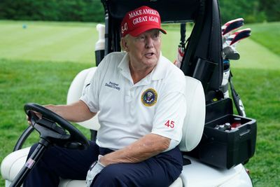 After golf trip, Trump slags fed workers