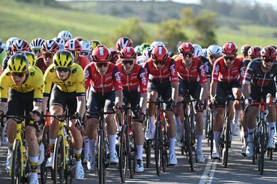 Volta ao Algarve organisers take full responsibility for errors that led to peloton going off course and stage cancellation