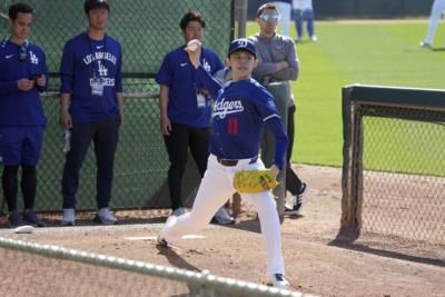 Japanese Pitcher Roki Sasaki Impresses Dodgers In Practice