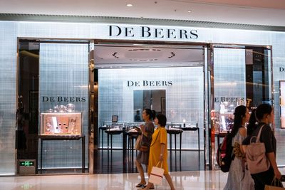 Chinese retailers offload polished diamonds, adding to $2bn inventory pain for De Beers