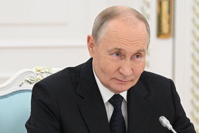 Putin will agree Ukraine ceasefire in 2025, says spy chief as Trump sparks fury with Russia deal plan