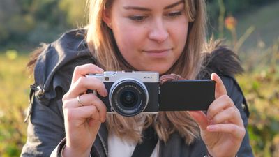 Has the cheap compact camera craze persuaded you to ditch your phone? I’d consider the Fujifilm X-A7… REALLY!