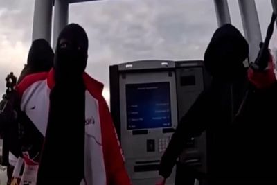 Armed suspects rob ATM as it’s replenished with money