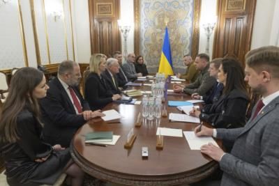 US Special Envoy Meets With Ukrainian President Amid Escalating Tensions