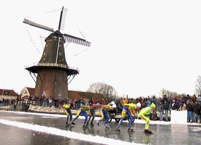 Iconic Dutch skating race on thin ice as fans forced to watch rerun