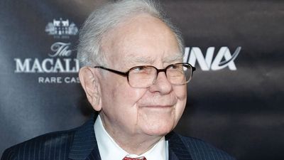 Warren Buffett Shockingly Dumps 2 Stocks He Told Everyone To Buy