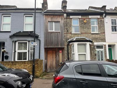 Three-storey property in Walthamstow on sale for £150,000 (but it's only 6ft wide)