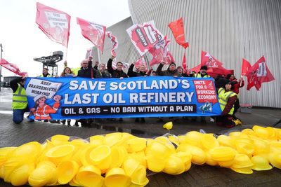 Grangemouth protesters lay 400 hard hats outside Scottish Labour conference