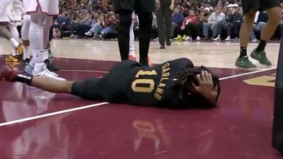 Darius Garland Suffers Scary Fall, Hits Head on Court vs. Knicks